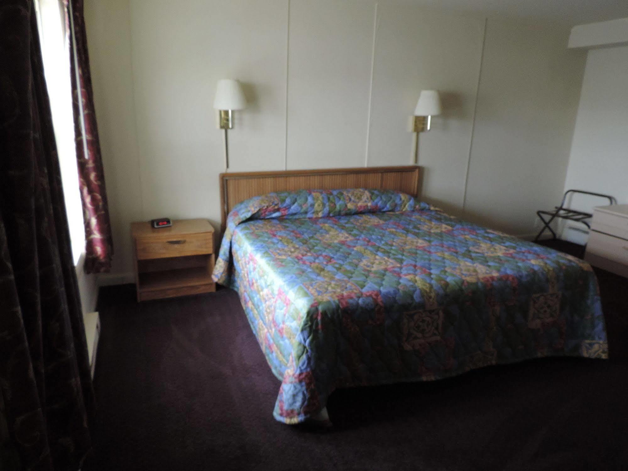 North Country American Inn คาลคาสกา ภายนอก รูปภาพ