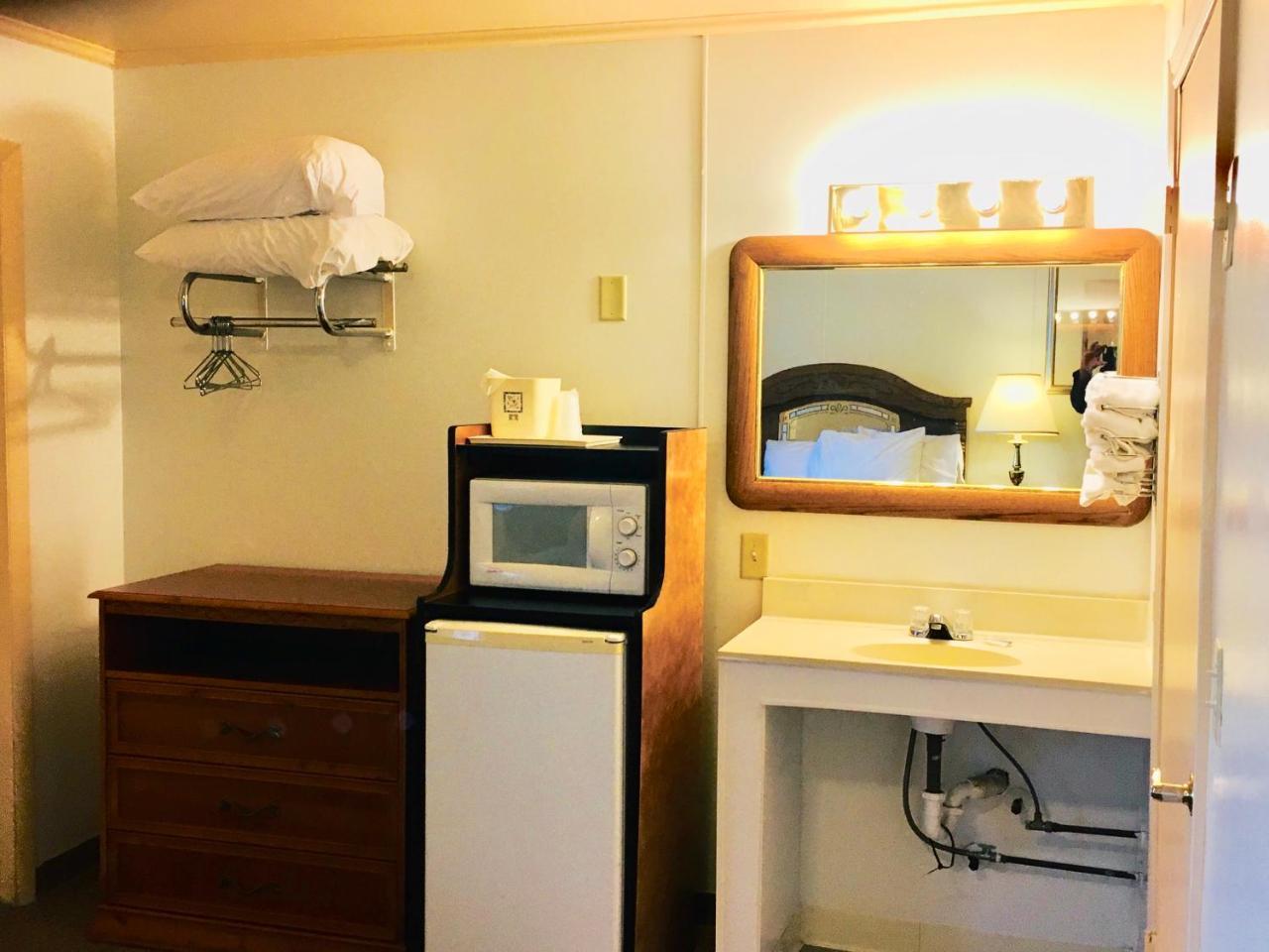 North Country American Inn คาลคาสกา ภายนอก รูปภาพ