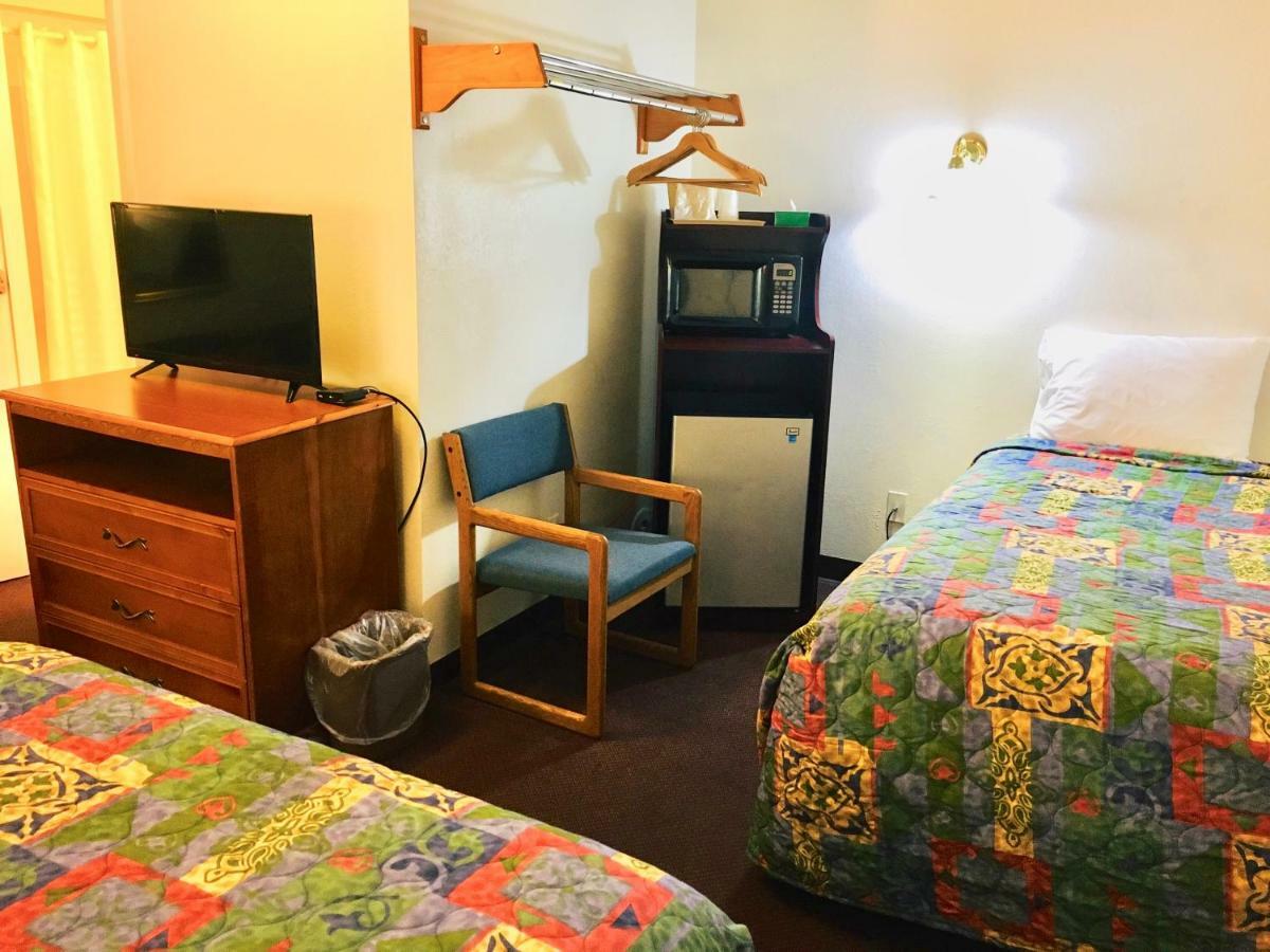 North Country American Inn คาลคาสกา ภายนอก รูปภาพ